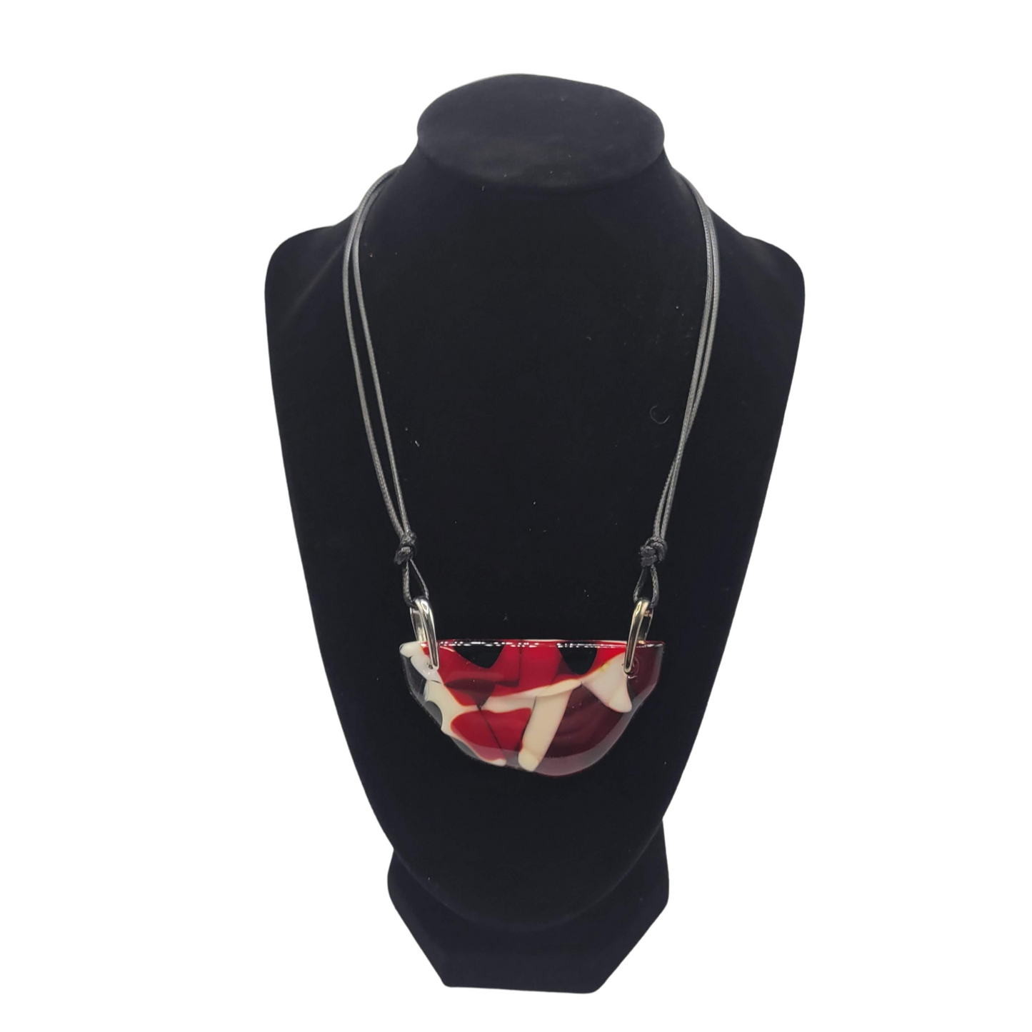 Collier pendentif en verre revalorisé Rougeâtre