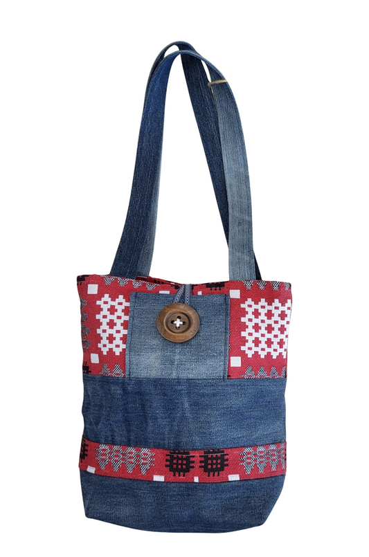 Sacoche en jeans revalorisé patch rouge